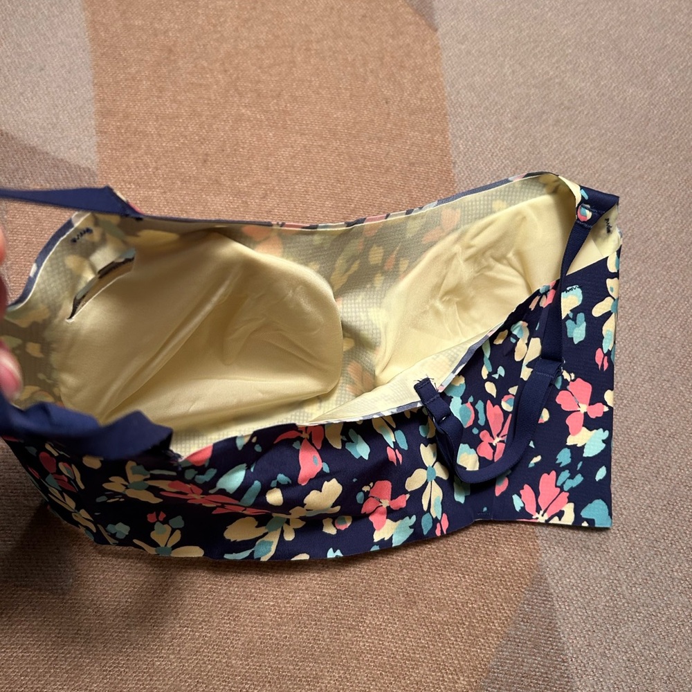 Medium women’s bra by Hanes - Picture 3 of 7